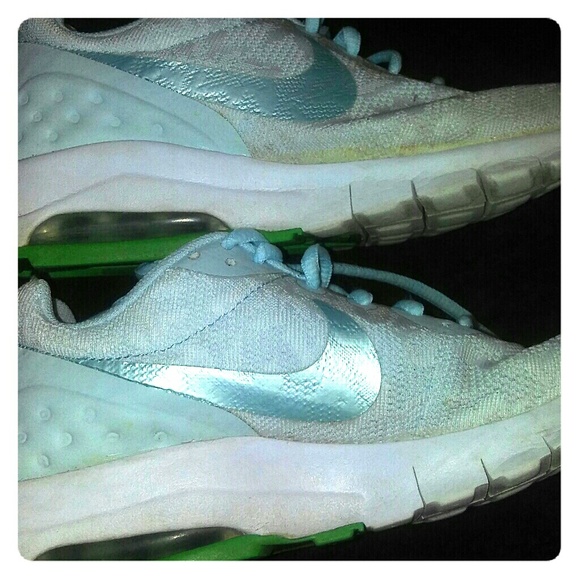 Nike shoes - Picture 1 of 3